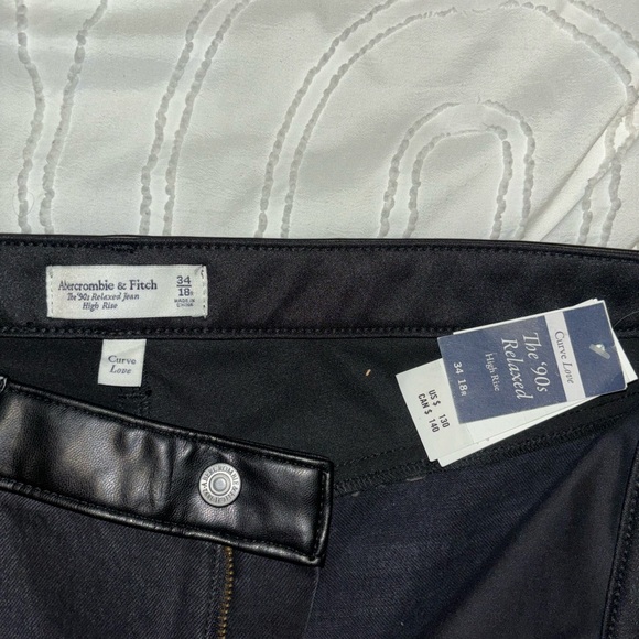 Abercrombie Curve Love The 90s Relaxed High Rise Mixed Material Jeans!Size 34 - Picture 4 of 4